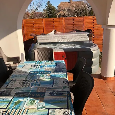 Vakantiehuis Tieff Apartmanhaz Balatonmariafuerdo Hullamtelep