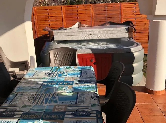 Holiday home Tieff Apartmanhaz Balatonmariafuerdo Hullamtelep